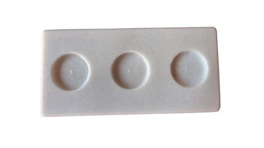 Portacandele in marmo bianco con 3 fori e tealight accesi – Kalu Creations
