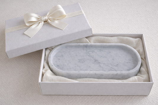 Bomboniera artigianale Little OVO in marmo bianco naturale con scatola regalo elegante, Made in Italy
