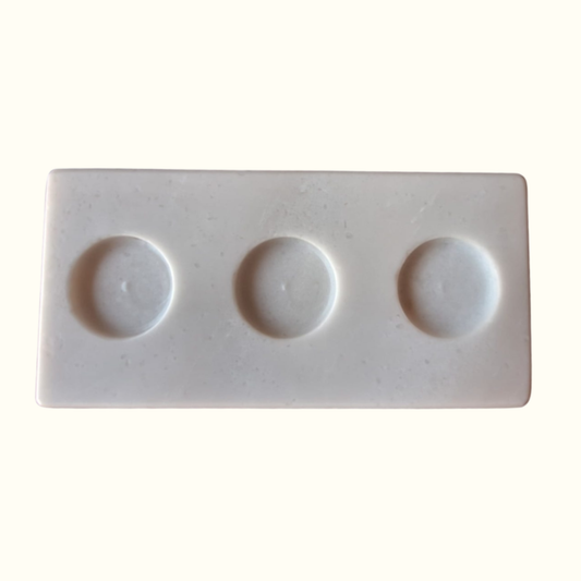 Kerzenhalter aus weißem Marmor, 20 x 9,5 cm – 3 Löcher für Kerzen oder Teelichter – Elegantes, handgefertigtes Design – Hergestellt in Italien – Kalu Creations